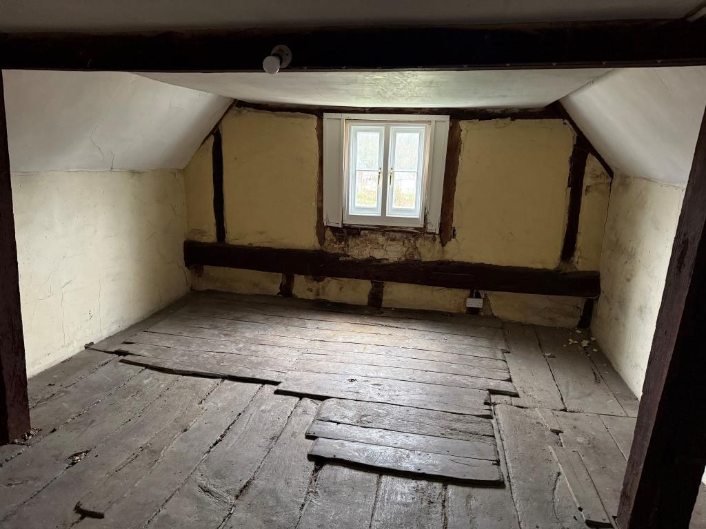 Lot: 145 - PERIOD DETACHED COTTAGE WITH GARAGE AND GARDENS IN NEED OF UPDATING - Bedroom six